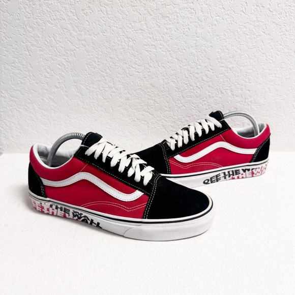 Vans Red and Black Old Skool Sneakers M 9 W 10.5 - Picture 2 of 10